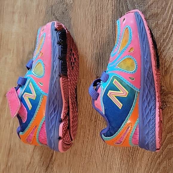 New Balance toddler shoes - Picture 3 of 5